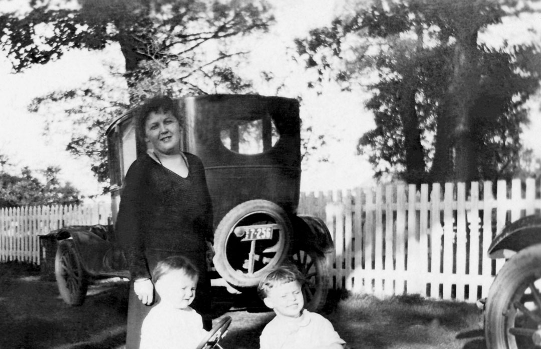 Monaghan Kids with Mom Florence Willow Park Web